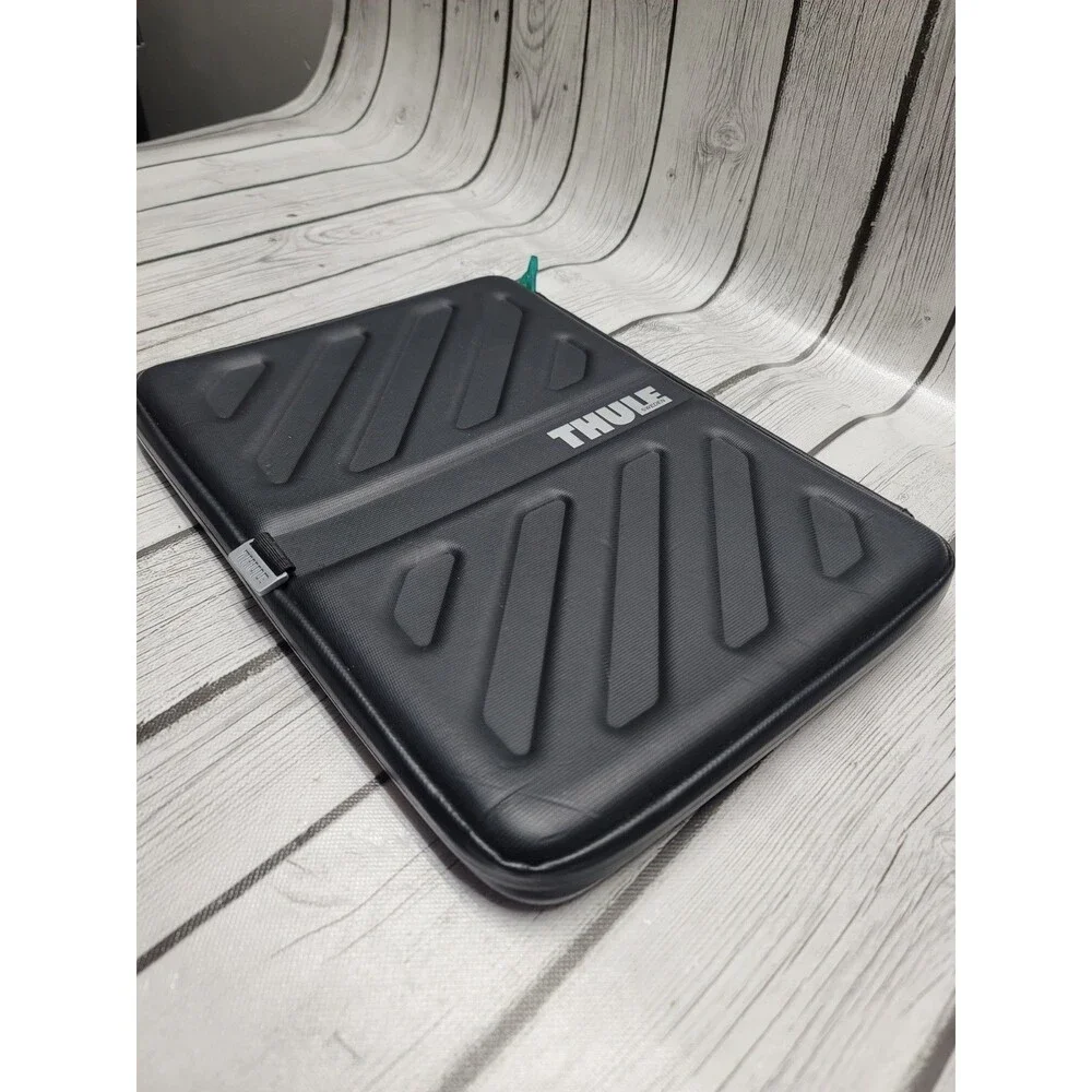 Thule Sweden Gauntlet 13x9.5 15 In Laptop Case Black Tablet sleeve zipper travel